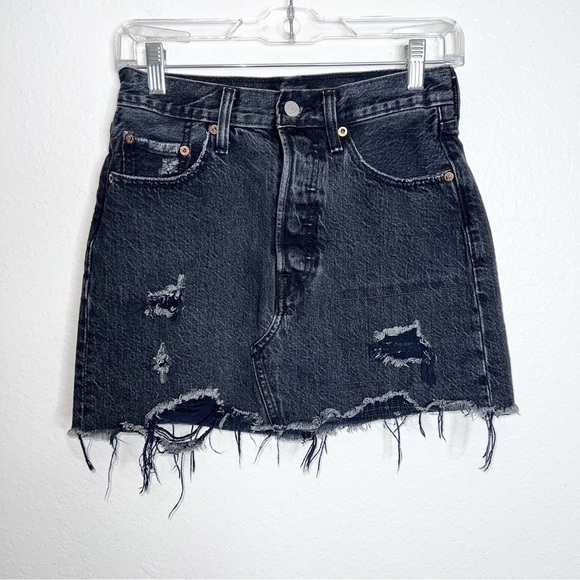Levi’s Skirt Women Size 25 Jean Black Denim Distressed Cut Off Button Fly B7 - Picture 4 of 12